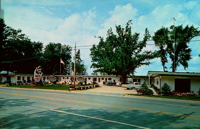 Big Oak Motel - Old Postcard (newer photo)